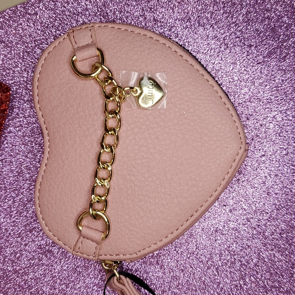 🎉HP🎉Juicy Couture 💘NWT💘 Luxe Links Light Pink Heart Shaped Wristlet!💘💘💘 - Picture 8 of 16